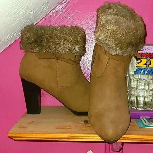 Dana Buchman Faux Fur & Suede Ankle Boots Size 9.5 - Picture 2 of 6